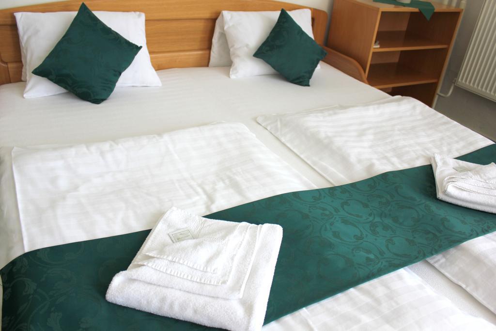 Hotel Central Cesky Tesin Room photo