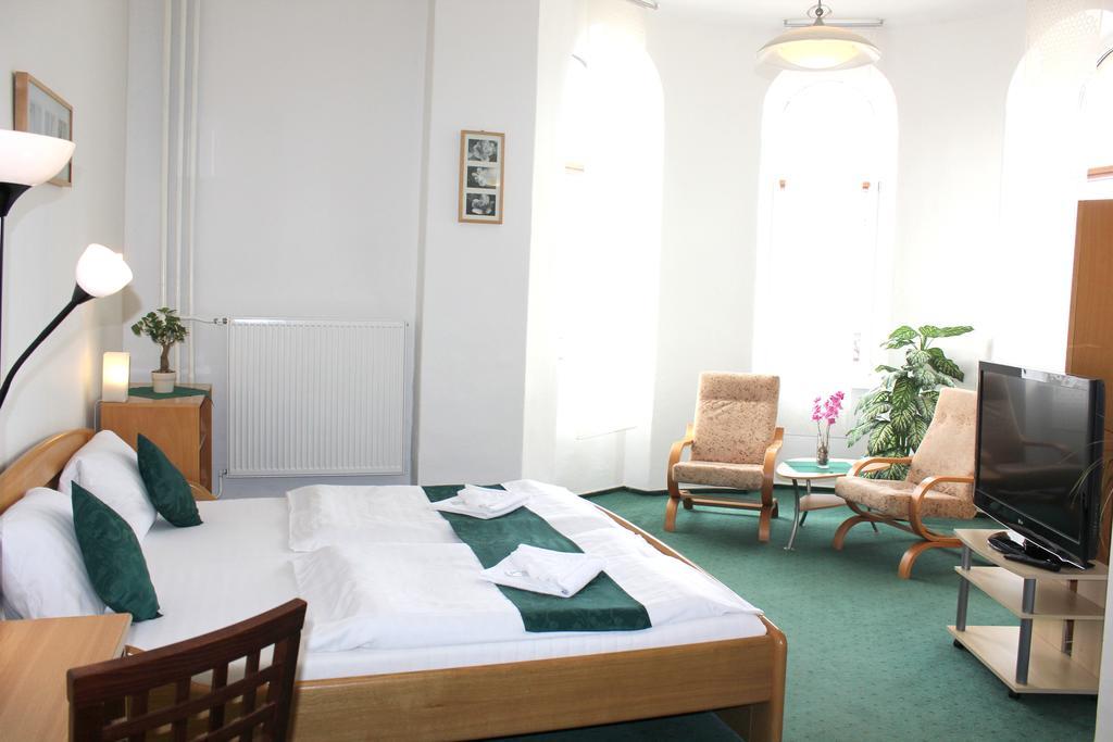 Hotel Central Cesky Tesin Room photo